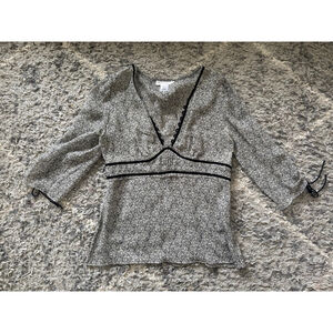 White House & black market top